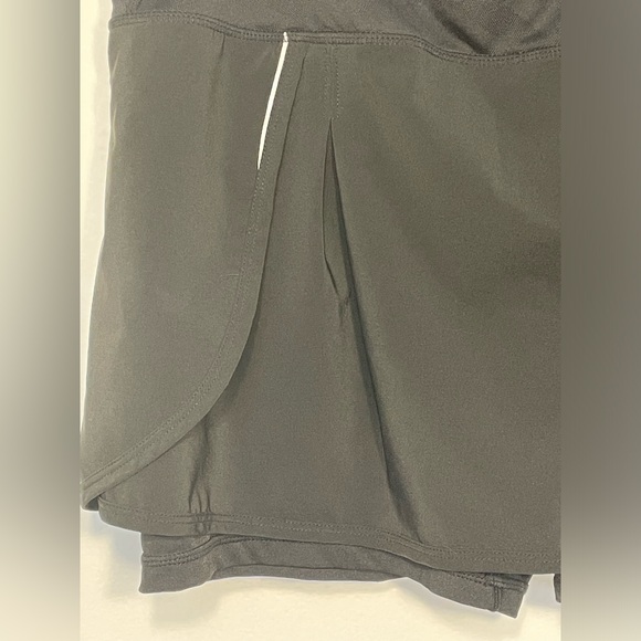 Reebok Skort Shorts Black Tennis Golf Stretch Large Reflective Trim EUC - Picture 3 of 9